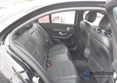 2015 Mercedes-Benz C 300 Sport 4Matic z USA, uszkodzony, nr VIN 55SWF4KBXFU035135